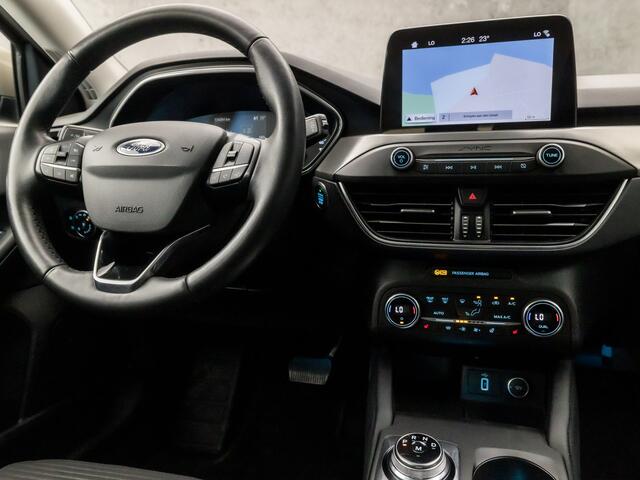 Ford FOCUS 1.0 EcoBoost Titanium Automaat (APPLE CARPLAY, GROOT NAVI, STUUR/STOELVERWARMING, ADAPTIVE CRUISE, SPORTSTOELEN, CLIMATE, TREKHAAK, GETINT GLAS, CAMERA, NIEUWE APK, NIEUWSTAAT)