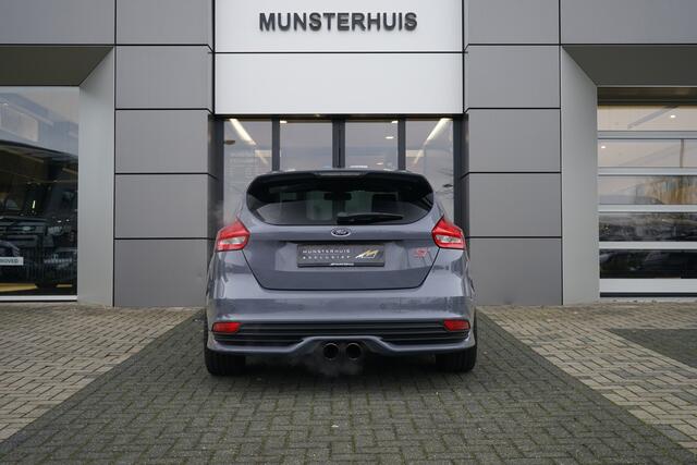 Ford FOCUS 2.0 ST | Voorstoelen verwarmd | Keyless entry | Cruise control | RS velgen |
