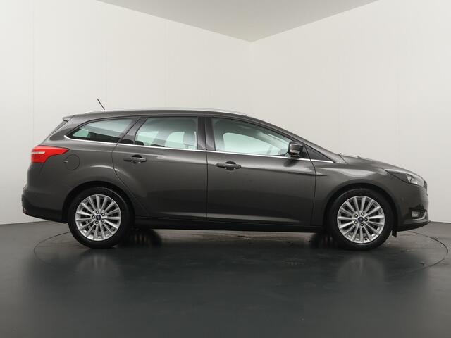 Ford FOCUS Wagon 1.5 Titanium - Navigatie - Climate Control - Trekhaak