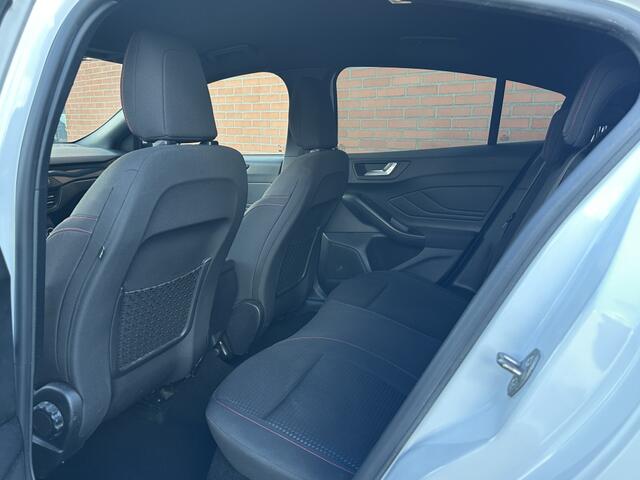 Ford FOCUS 1.0 EcoBoost Hybride ST Line 125PK 18" velgen Full Led Navigati