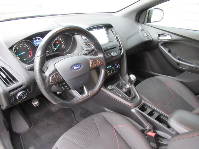 Ford FOCUS Wagon 1.0 125 pk ST-Line ! Navi | camera | cruise | 18"inch | tr.haak afneembaar
