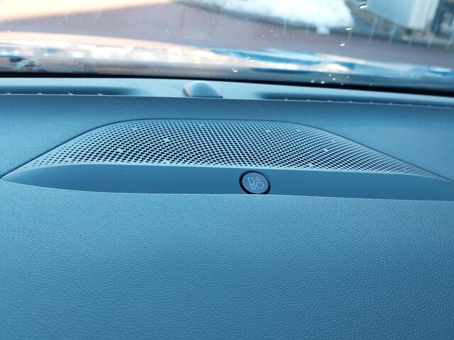 Ford FOCUS 1.0 EcoBoost 125pk Hybrid ST Line X Business | Navi | Apple Carplay | B&O Sound | Clima | Adap.Cruise | Keyless Entry | Led Koplampen | Pdc V+A+Camera | Privacy Glass | 17''lm