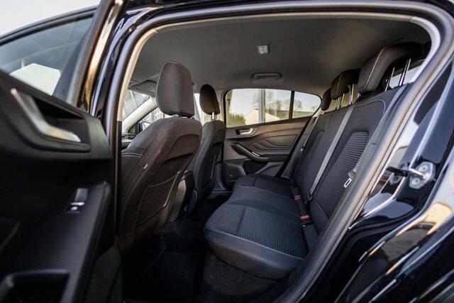 Ford FOCUS 1.0 EcoBoost Hybrid Titanium | NL Auto | Parkeersens. | Carplay