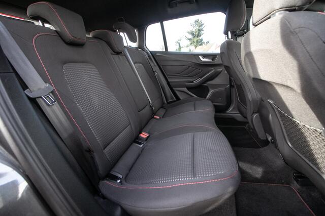 Ford FOCUS Wagon 1.0 EcoBoost Hybrid aut. ST-Line X - Stoel+stuurverw. | Nav | Afn. trekhaak | All-seasonb. | Cam