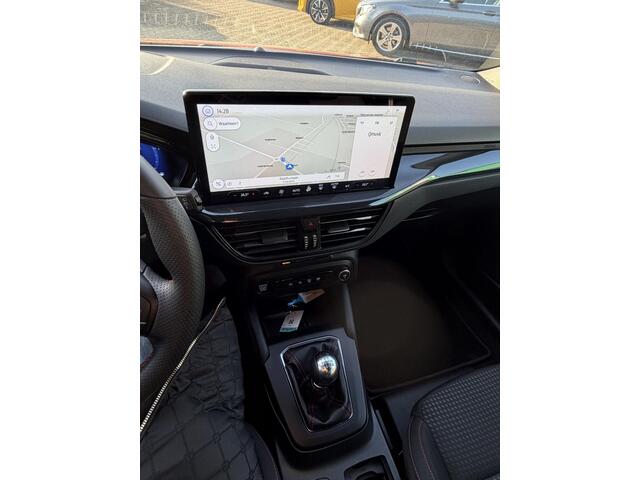 Ford FOCUS Wagon 1.0 EcoBoost Hybrid ST Line X VIRTUAL DISPLAY | MULTIMEDIA| NAVIGATIE | LED | APPLE CARPL./ANDROID AUTO | CRUISECONTROL | CAMERA | SPORT STOELEN | PARKEERSENSOREN | AFNEEMBARE TREKHAAK |