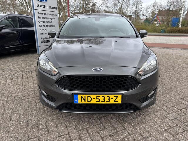 Ford FOCUS 1.0 Ecoboost ST-Line 125pk Achteruitrijcamera | 18 inch velgen | Voorruitverwarming | Apple Carplay, Android auto | Achterspoiler | Dealer onderhouden