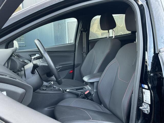 Ford FOCUS Wagon 1.0 ST-Line - Navigatie - Climate Control - Parkeersensoren