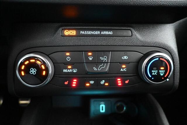 Ford FOCUS Wagon 1.0 EcoBoost ST Line Business Navigatie Stoelverwarming Goed Onderhouden! Inruil Mogelijk!