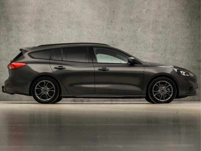 Ford FOCUS 1.5 EcoBoost ST Line 181Pk Automaat (APPLE CARPLAY, GROOT NAVI, STUUR/STOELVERWARMING, CAMERA, SPORTSTOELEN, TREKHAAK, GETINT GLAS, KEYLESS, NIEUWSTAAT)