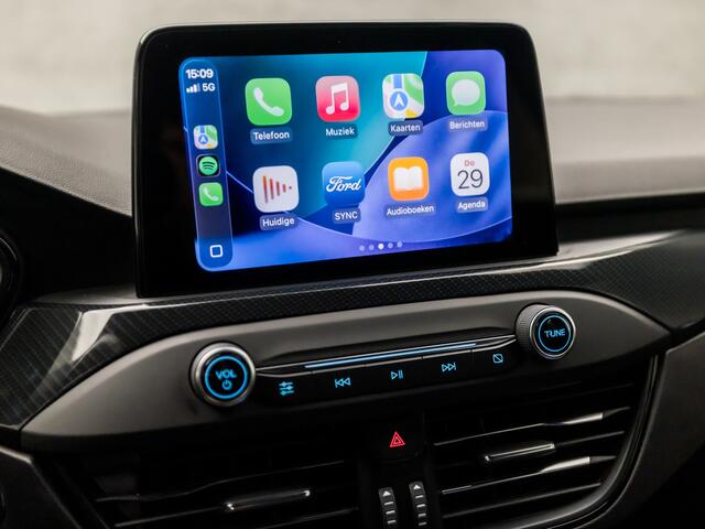 Ford FOCUS 1.5 EcoBoost ST Line 181Pk Automaat (APPLE CARPLAY, GROOT NAVI, STUUR/STOELVERWARMING, CAMERA, SPORTSTOELEN, TREKHAAK, GETINT GLAS, KEYLESS, NIEUWSTAAT)