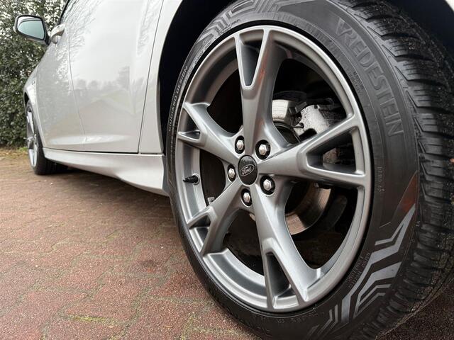 Ford FOCUS Wagon 1.5 ST-Line/NAVI/AIRCO/THAAK/PARKASS/PDC/ACARPLAY