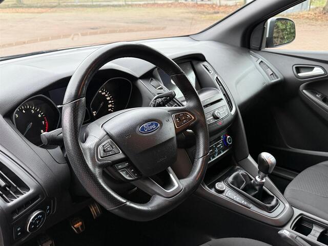 Ford FOCUS Wagon 1.5 ST-Line/NAVI/AIRCO/THAAK/PARKASS/PDC/ACARPLAY