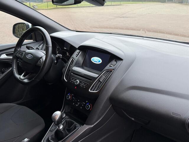 Ford FOCUS Wagon 1.5 ST-Line/NAVI/AIRCO/THAAK/PARKASS/PDC/ACARPLAY