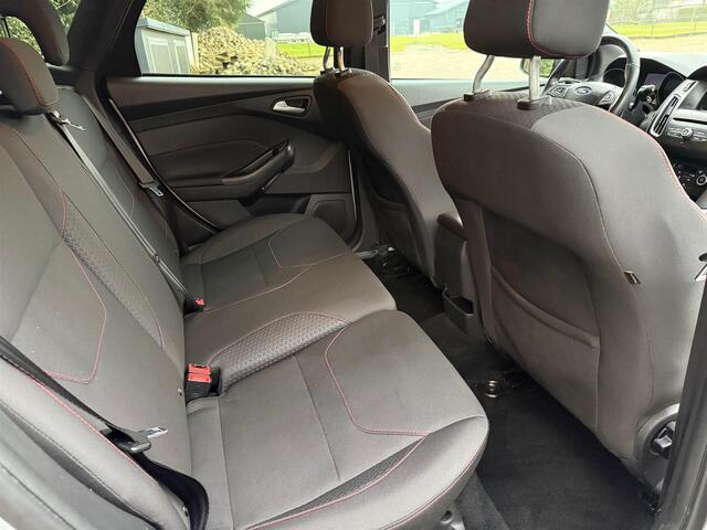 Ford FOCUS Wagon 1.5 ST-Line/NAVI/AIRCO/THAAK/PARKASS/PDC/ACARPLAY