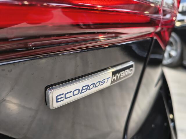 Ford FOCUS EcoBoost Hybrid 125 pk Titanium | Winter Pack | Camera | Keyless entry | Groot navi | Draadloos Apple Carplay