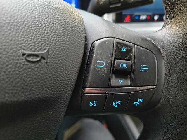 Ford FOCUS EcoBoost Hybrid 125 pk Titanium | Winter Pack | Camera | Keyless entry | Groot navi | Draadloos Apple Carplay