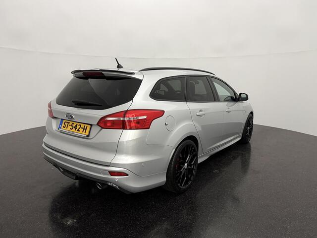 Ford FOCUS Wagon 1.5 ST-Line 150 PK | Bi Xenon | 19" Lichtmetalen velgen | Sportstoelen