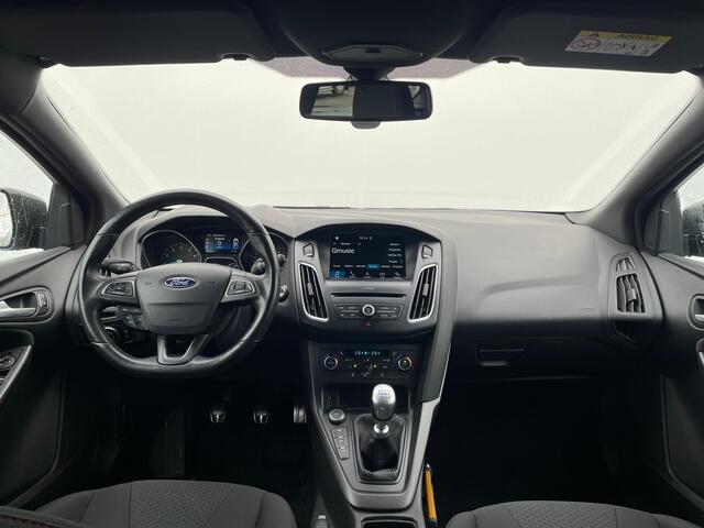Ford FOCUS ST-Line | Trekhaak | Verwarmde Voorruit | Cruise | Apple Carplay/Android auto | 100% dealeronderhouden |