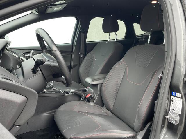 Ford FOCUS ST-Line | Trekhaak | Verwarmde Voorruit | Cruise | Apple Carplay/Android auto | 100% dealeronderhouden |