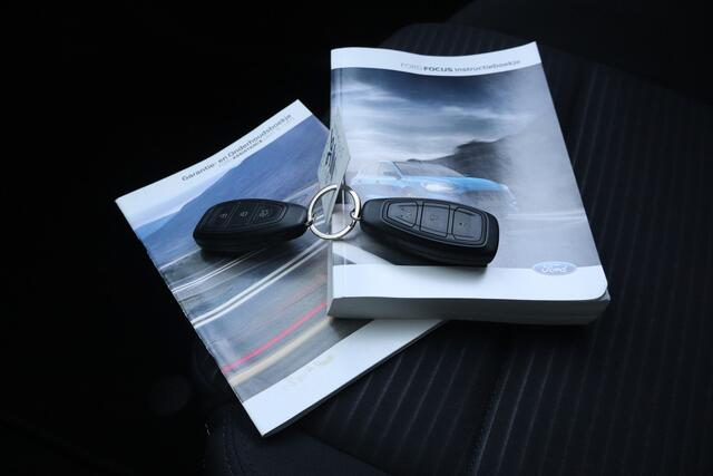 Ford FOCUS 1.0 EcoBoost Titanium Business NL-Auto!! Apple Car-play I Climate I Nav.