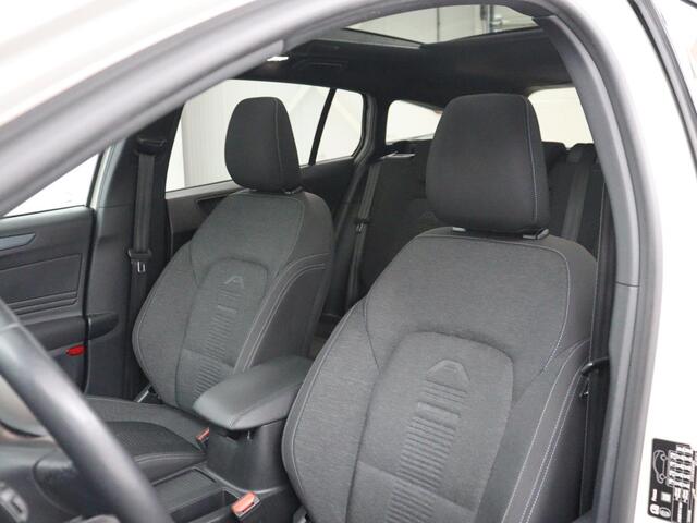 Ford FOCUS 1.0 EcoBoost Hybrid Active X | Panoramadak | Stoelverwarming | Adaptive cruise | Carplay | Camera | Keyless | Full LED | Navigatie | DAB | Bluetooth | Climate control