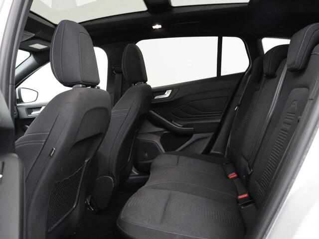 Ford FOCUS 1.0 EcoBoost Hybrid Active X | Panoramadak | Stoelverwarming | Adaptive cruise | Carplay | Camera | Keyless | Full LED | Navigatie | DAB | Bluetooth | Climate control