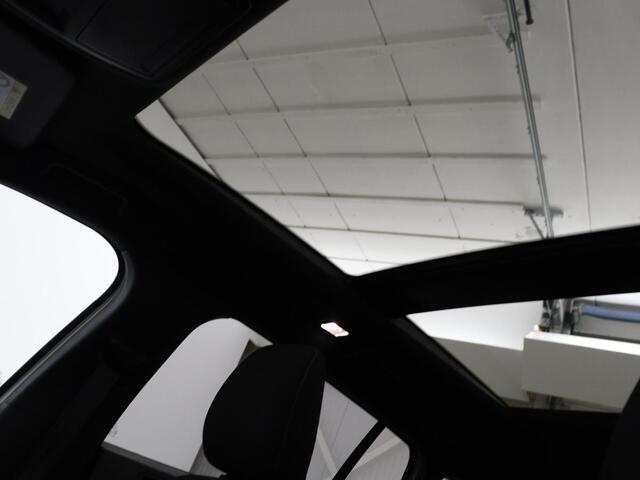 Ford FOCUS 1.0 EcoBoost Hybrid Active X | Panoramadak | Stoelverwarming | Adaptive cruise | Carplay | Camera | Keyless | Full LED | Navigatie | DAB | Bluetooth | Climate control