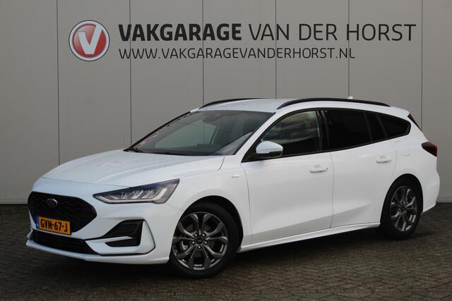 Ford FOCUS Wagon 1.0-125pk EcoBoost Mild-Hybrid ST-Line. In nieuwstaat ! Slechts 3.850km ! Autm. airco dual, camera, pdc v+a, adaptieve cruise cntrl, side- en lane assist, LED verlichting, stoel-, stuur- en voorraamverw., LM wielen, navigatie, telefoonvoorb. etc.