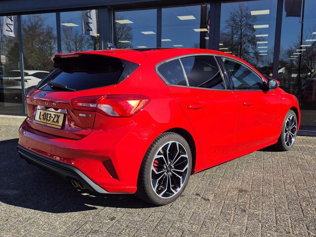 Ford FOCUS 1.0 EcoBoost Hybrid ST Line X Business | Afneembare trekhaak | Navigatie | Panoramadak |