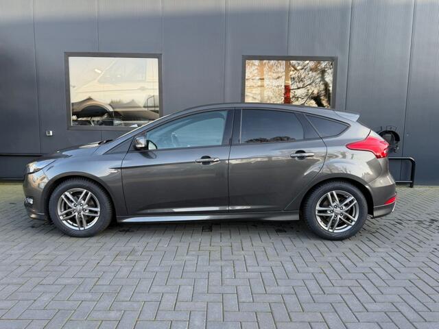 Ford FOCUS 1.0 First Edition ST-Line / Carplay / Navi / Cruise / Camera+PDC