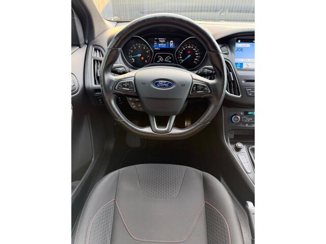 Ford FOCUS 1.0 First Edition ST-Line / Carplay / Navi / Cruise / Camera+PDC