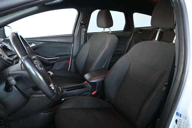 Ford FOCUS Wagon 1.5 ST-Line Clima Navigatie Cruise Control Trekhaak Rijklaarprijs Inruil Mogelijk!