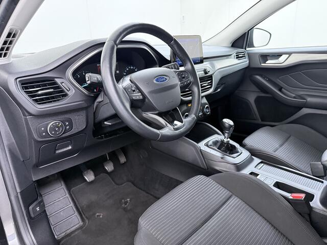 Ford FOCUS Wagon 1.0T 126PK Trekhaak Navi Dual-Ecc Apple Carplay Android Auto Stoel+Voorruitverwarming Cruise Control Pdc Titanium Business Lmv Led Privacy Glas Lane Assist TCS Keyless Licht-/Regensensor 1e Eigenaar Origineel Nederlandse Auto Dealeronderhouden