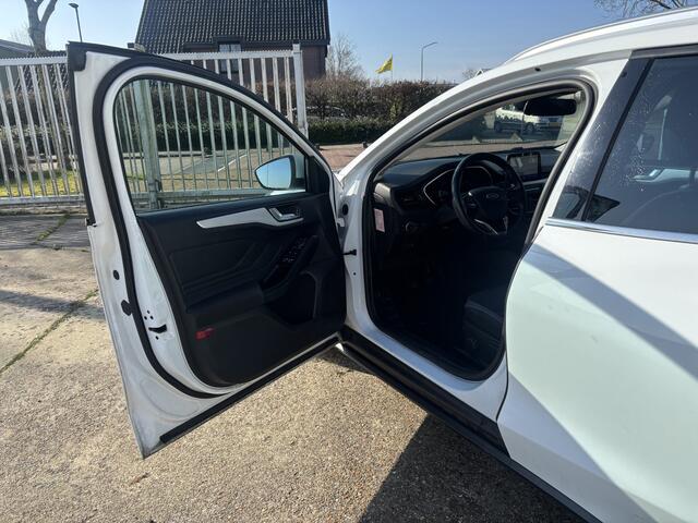 Ford FOCUS Wagon 1.0 EcoBoost Trend Edition Business Nieuwe versnellingsbak