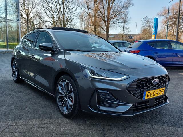Ford FOCUS 1.0 EcoBoost Hybrid 155pk Automaat ST Line X | Navi | Apple Carplay | B&O Sound | Led Koplampen | Keyless Entry | Panorama Schuifdak | Rijstrook+Licht+Regensensor | Privacy Glass | 18''lm