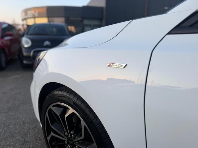 Ford FOCUS Wagon 1.5 EcoB. ST L. XBns