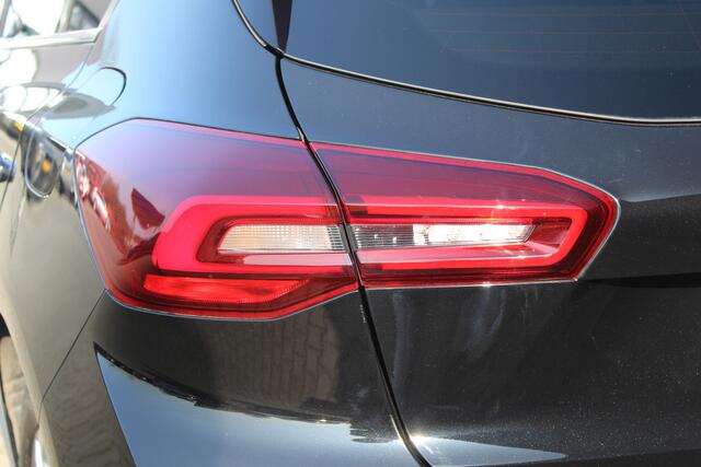 Ford FOCUS 1.0 EcoBoost Hybrid Titanium | Incl. 12 maanden garantie | Parkeersensoren | Apple Carplay/Andoid Auto | Navigatie | Climate control | Cruise control | DAB | Airco | Bluetooth | Lichtmetalen velgen