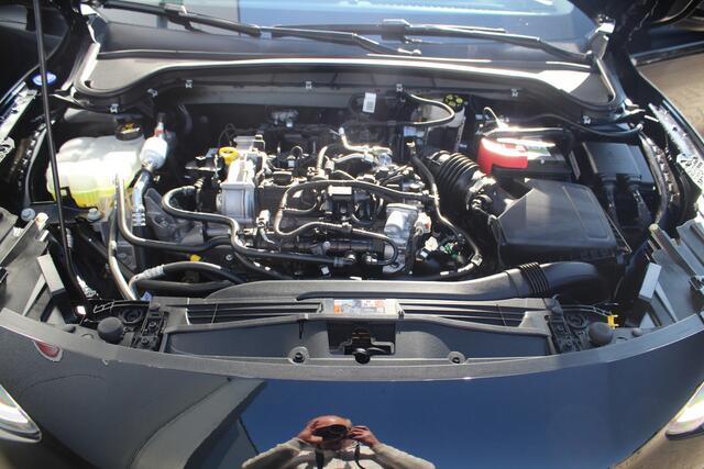 Ford FOCUS 1.0-155pk EcoBoost Mild-Hybrid Active X AUTOMAAT ! In nieuwstaat ! Slechts 6.250km ! Autm. airco dual, stoel-, stuur- en voorraamverw., navigatie, telefoonvoorb., LED verl., camera, parkeersensoren v+a, cruise control, trekhaak etc.