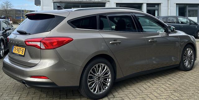 Ford FOCUS Wagon 1.0 EcoBoost Titanium Business 125PK | BOMVOL | ZEER NETTE STAAT | Elektrisch Glazen Panorama-dak | Achteruitrijcamera | Led Koplampen | Carplay | Keyless Entry | Parkeersensoren Voor en Achter | B&O Audio | Head Up | Stoel Stuur Voorruitverwarming 