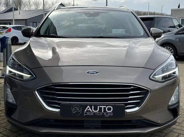 Ford FOCUS Wagon 1.0 EcoBoost Titanium Business 125PK | BOMVOL | ZEER NETTE STAAT | Elektrisch Glazen Panorama-dak | Achteruitrijcamera | Led Koplampen | Carplay | Keyless Entry | Parkeersensoren Voor en Achter | B&O Audio | Head Up | Stoel Stuur Voorruitverwarming 