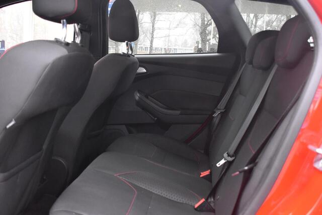 Ford FOCUS Wagon 1.5 Red Edition ST-Line | 100% Onderhouden | Winter pakket | Navigatie | All-Seasons | 12 mnd BOVAG garantie | Whatsapp 06-53188999