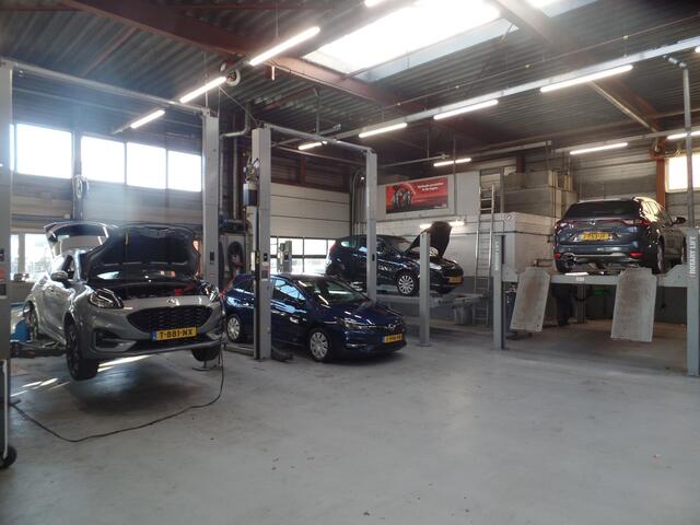 Ford FOCUS Wagon 1.0 EcoBoost Vignale 125pk, Full options!!, Navigatie, Achteruitrijcamera, Clima controle, Cruise controle, Led/Xenon verlichting, Pdc V/A, Parkeer assistent, Lederen bekleding, Stoel verwarming, Lm velgen 17'', Trekhaa Bovag afleverpakket 695,-