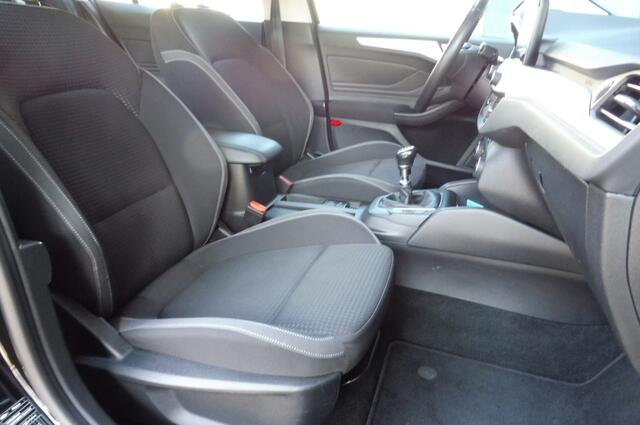 Ford FOCUS 125pk Titanium Business Navigatie Pdc Winter Pack Ecc