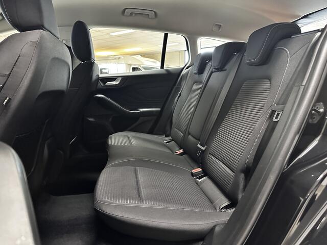 Ford FOCUS Wagon 1.5 EcoBlue Titanium Business/ Trekhaak/ Keyless/ 16'' LMV/ LED Koplampen/ Apple + Android/ DAB+/ Navi/ Clima/ Cruise/ Bluetooth/ Multi. LEDER. Stuur/ Mistl./ PDC V+A/ Chroom.