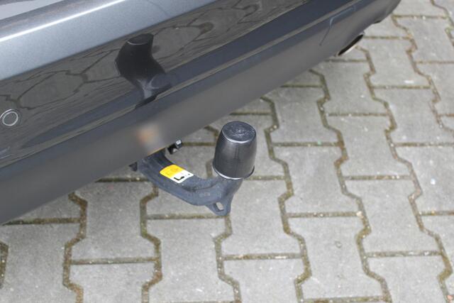 Ford FOCUS 1.0 EcoBoost Hybrid Titanium | Incl. 12 maanden garantie | Navigatie | Stoel/stuur verwarming | Cruise control | Voorruit verwarmd | Apple Carplay | DAB+ | Bluetooth | Lane assist | Trekhaak |