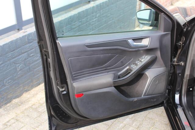 Ford FOCUS Wagon 1.0 EcoBoost Hybrid ST Line X Driver Ass Pack, Winter Pack, Elek Trekhaak, 18", Panoramadak, Lederen bekleding