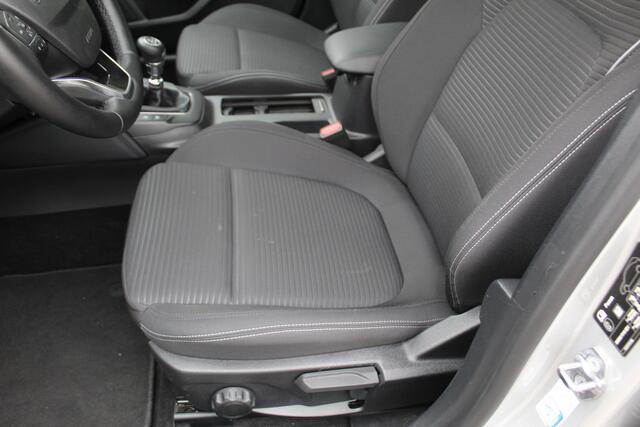 Ford FOCUS Wagon 1.0-125pk EcoBoost Mild-hybrid Titanium. Mooie, ruime, luxe en comfortabele Ford Focus wagon. Volautm. airco dual, camera, easy entry/easy go, stoel-, stuur- en voorraamverw., cruise control, Isofix, side- en lane assist, parkeersensoren v+a, LM wie