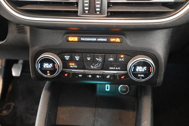 Ford FOCUS 1.0 EcoBoost Titanium Business Clima Navigatie Stuur/Stoelverwarming Rijklaarprijs! Inruil Mogelijk!