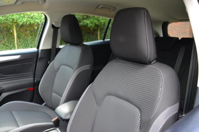 Ford FOCUS Wagon 1.0 EcoBoost Hybrid Trend Edition Business Navi/Pdc/Ecc/Led/Stoel Stuur & ruitverwarming/Cr-Controle/Privacy-Glass/Lmv/Achteruitrijcamera/Trekhaak