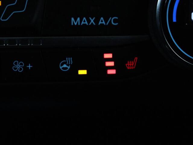 Ford FOCUS 1.0 EcoBoost Hybrid Titanium Style | Stoelverwarming | Camera | Carplay | Stuurverwarming | Navigatie | Full LED | Park Assist | Climate control | Bluetooth | Cruise control